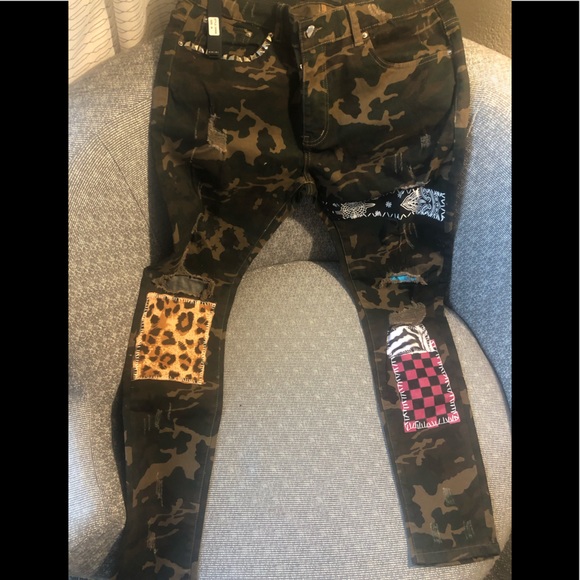 amiri camo jeans